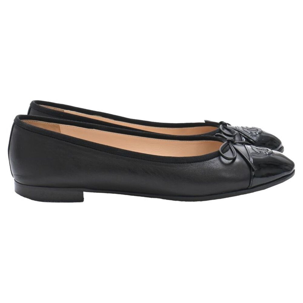 Chanel CC Cap-Toe Ballet Flats in Black Leather